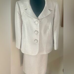 Tahari beige embossed skirt suit